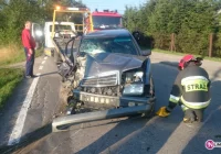 Samochód uderzył w słup - zdjęcie główne