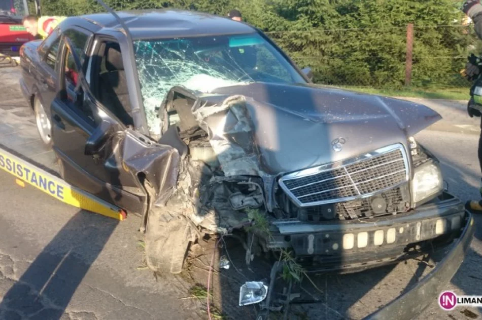 Samochód uderzył w słup - zdjęcie 2