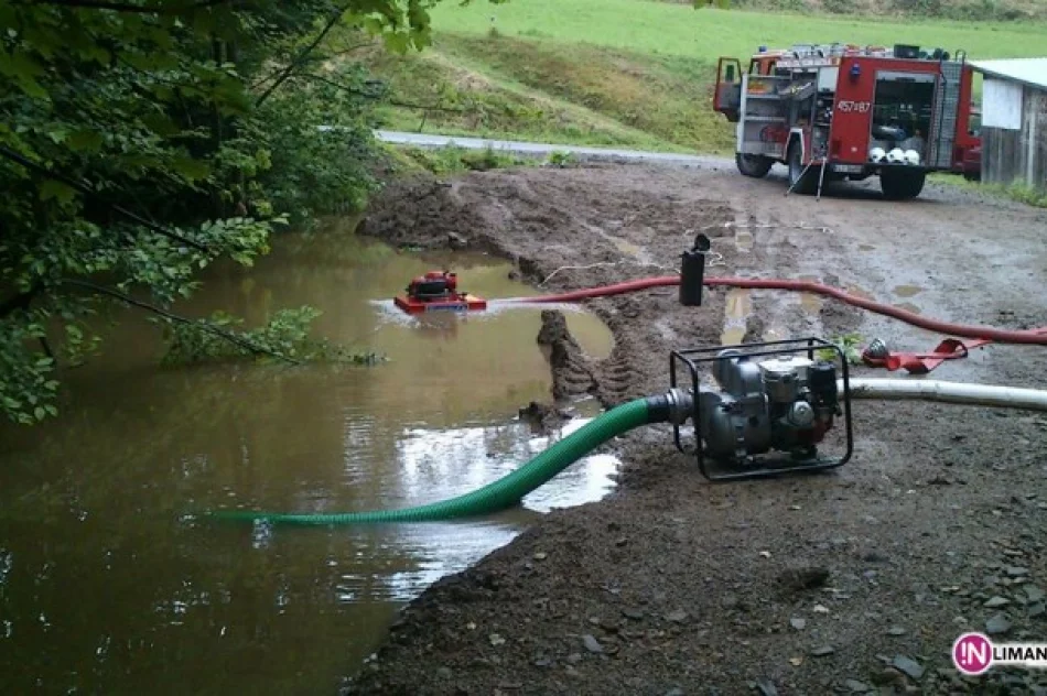 Osunął się nasyp, powstało jeziorko - zdjęcie 3