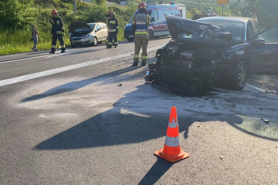 Zderzenie trzech pojazdów na DK 28 - zdjęcie 4