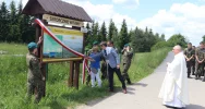 Wędrowali by upamiętnić Jana Pawła II. Otwarto ścieżkę dydaktyczno–przyrodniczą - zdjęcie 2