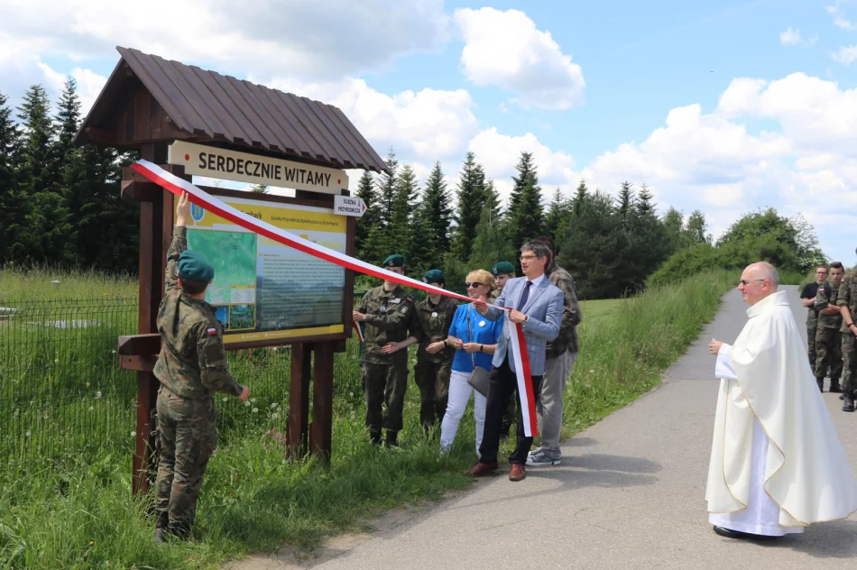 Wędrowali by upamiętnić Jana Pawła II. Otwarto ścieżkę dydaktyczno–przyrodniczą - zdjęcie 7