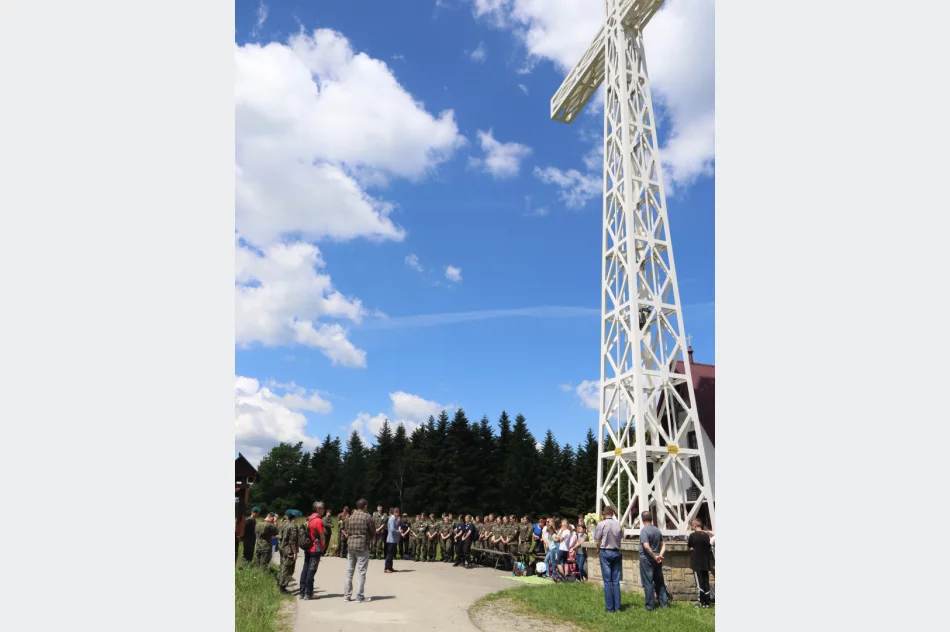 Wędrowali by upamiętnić Jana Pawła II. Otwarto ścieżkę dydaktyczno–przyrodniczą - zdjęcie 8