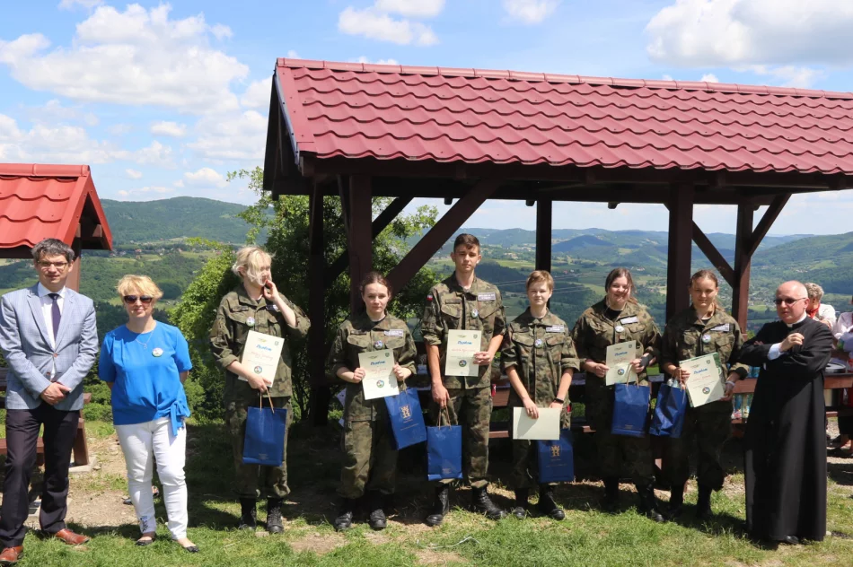 Wędrowali by upamiętnić Jana Pawła II. Otwarto ścieżkę dydaktyczno–przyrodniczą - zdjęcie 10