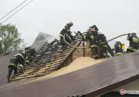 Pożar - w dach stolarni uderzył piorun - zdjęcie główne