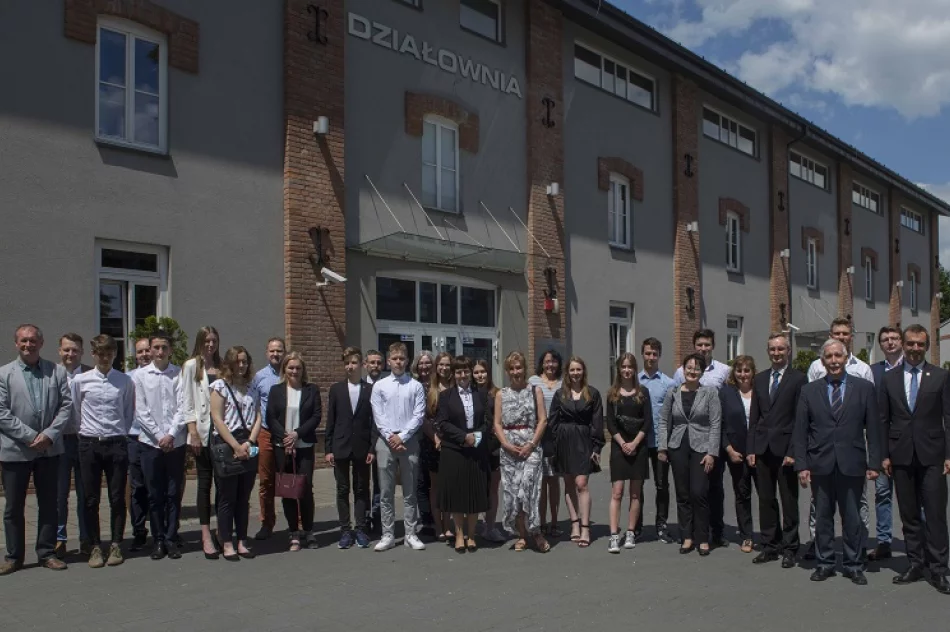 Czołowe miejsca zajmują uczniowie szkół limanowskich - zdjęcie 2