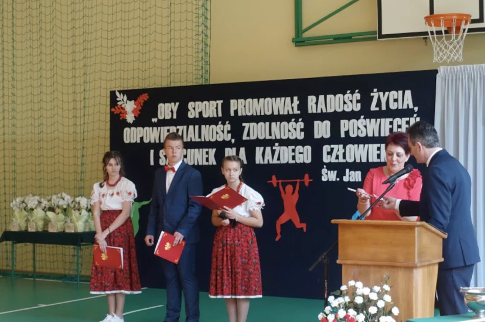 Święto szkolnej społeczności - oddano do użytku i poświęcono nową salę - zdjęcie 5