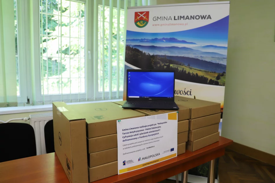 Laptopy dla gminnych szkół odebrane - zdjęcie 4