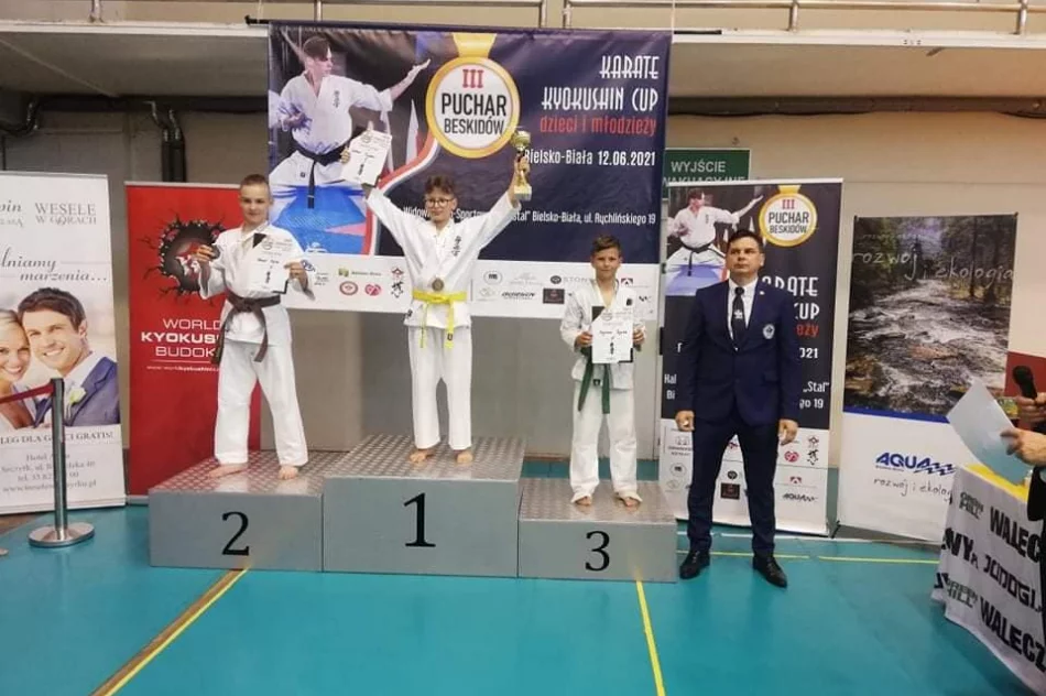 24 medale dla zawodników Limanowskiego Klubu Kyokushin Karate na III Pucharze Beskidów w Bielsku Białej - zdjęcie 10