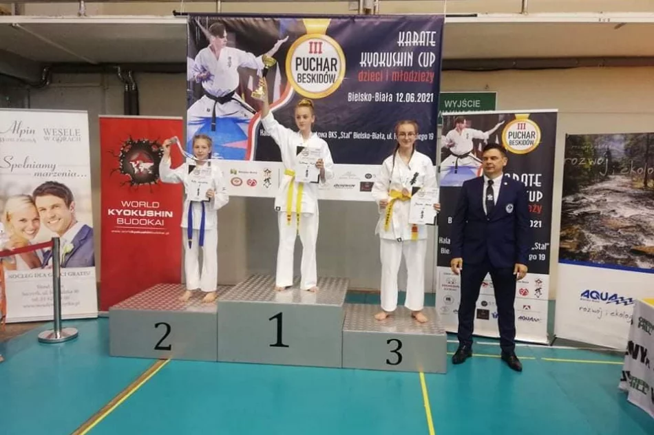 24 medale dla zawodników Limanowskiego Klubu Kyokushin Karate na III Pucharze Beskidów w Bielsku Białej - zdjęcie 11