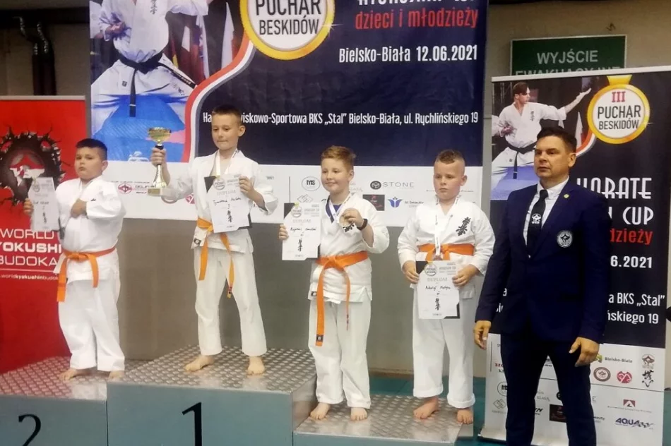 24 medale dla zawodników Limanowskiego Klubu Kyokushin Karate na III Pucharze Beskidów w Bielsku Białej - zdjęcie 15
