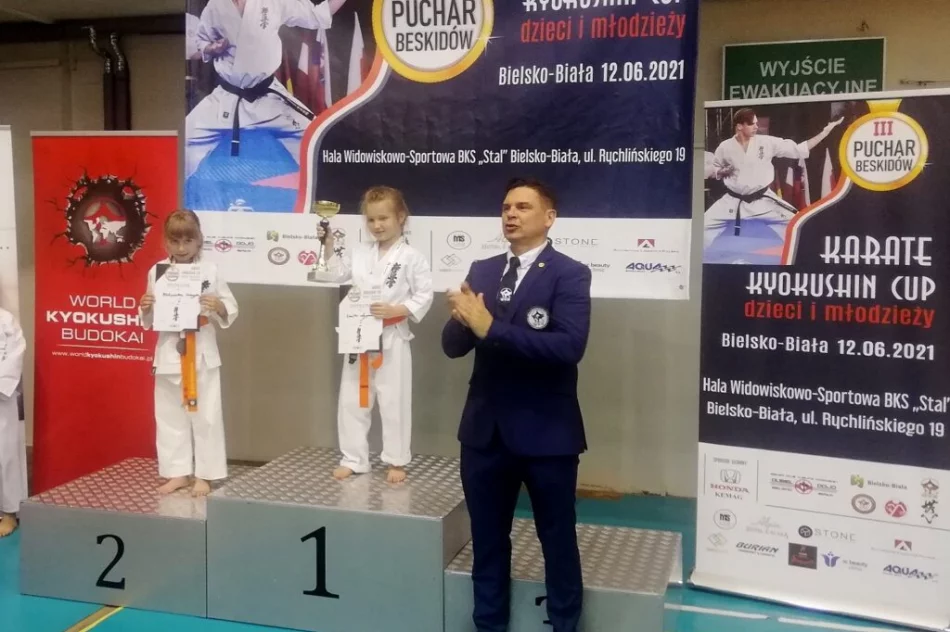 24 medale dla zawodników Limanowskiego Klubu Kyokushin Karate na III Pucharze Beskidów w Bielsku Białej - zdjęcie 16
