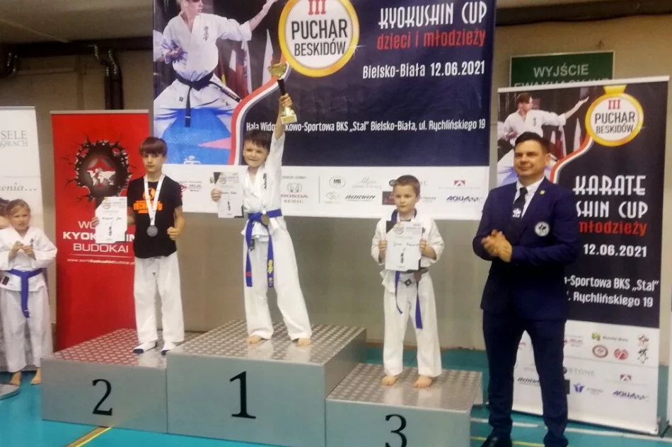 24 medale dla zawodników Limanowskiego Klubu Kyokushin Karate na III Pucharze Beskidów w Bielsku Białej - zdjęcie 19