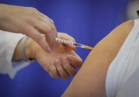 Dzisiejsze dane MZ. Niemcy: eksperci z niepokojem obserwują rozprzestrzenianie się wariantu Delta koronawirusa - zdjęcie główne