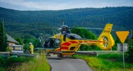 21-letni motocyklista uderzył w dwa samochody. Nieprzytomny został zabrany przez LPR  - zdjęcie 4