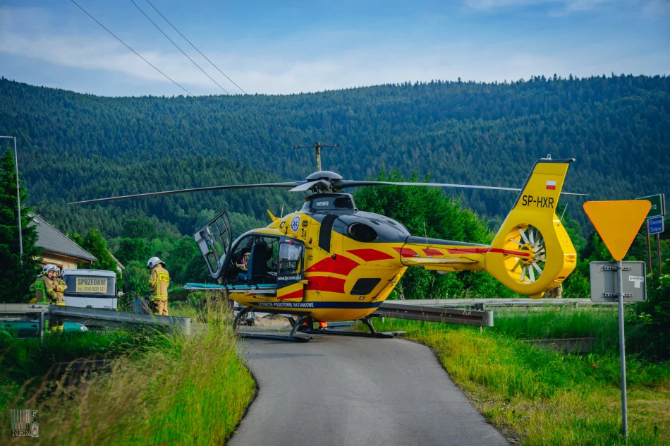21-letni motocyklista uderzył w dwa samochody. Nieprzytomny został zabrany przez LPR  - zdjęcie 4