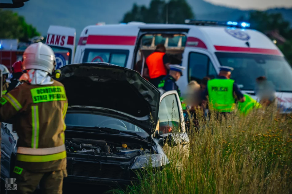 21-letni motocyklista uderzył w dwa samochody. Nieprzytomny został zabrany przez LPR  - zdjęcie 10