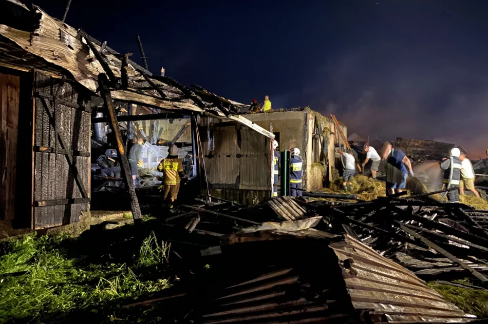 W wielkim pożarze 9 osób zostało rannych, trwają prace rozbiórkowe. Na pomoc żołnierze WOT - zdjęcie 4