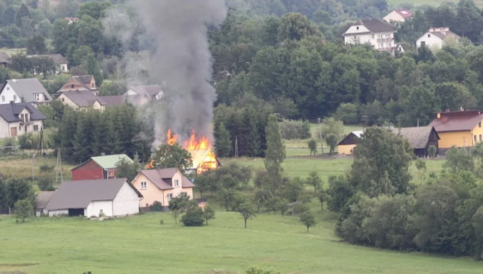 31 strażaków gasiło pożar stodoły - zdjęcie 1