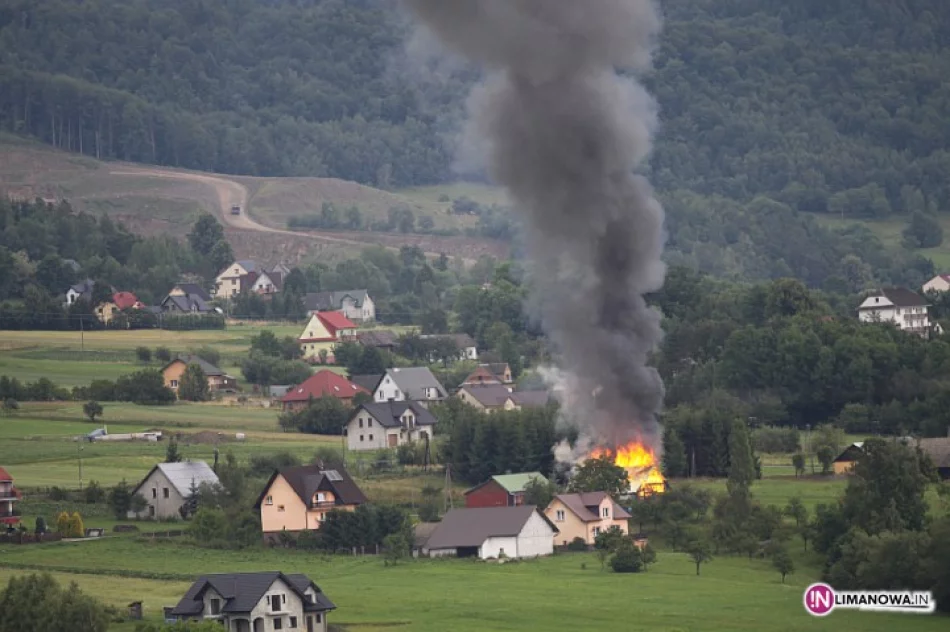 31 strażaków gasiło pożar stodoły - zdjęcie 2