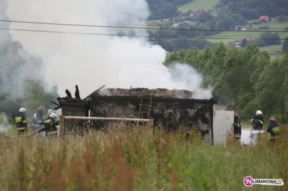 31 strażaków gasiło pożar stodoły - zdjęcie 3