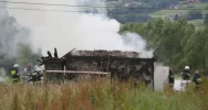 31 strażaków gasiło pożar stodoły - zdjęcie 3