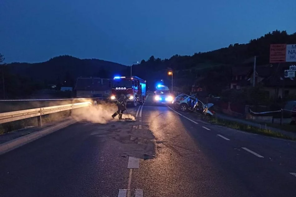 Groźnie wyglądające zderzenie dwóch pojazdów na drodze wojewódzkiej - zdjęcie 3