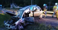 Groźnie wyglądające zderzenie dwóch pojazdów na drodze wojewódzkiej - zdjęcie 5