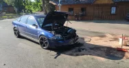 Zderzenie dwóch pojazdów na skrzyżowaniu, jedna osoba trafiła do szpitala - zdjęcie 2