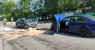 Zderzenie dwóch pojazdów na skrzyżowaniu, jedna osoba trafiła do szpitala - zdjęcie 5