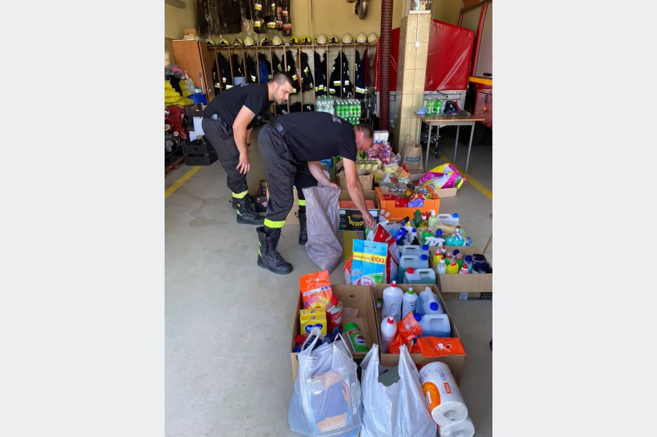 Wielka mobilizacja mieszkańców gminy. Strażacy zawieźli dary dla pogorzelców - zdjęcie 5