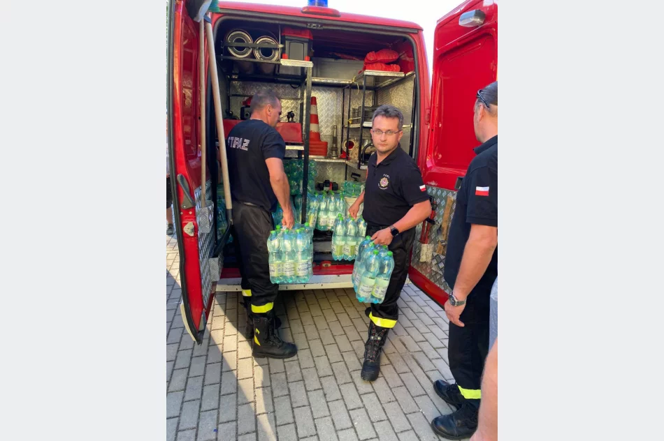 Wielka mobilizacja mieszkańców gminy. Strażacy zawieźli dary dla pogorzelców - zdjęcie 6