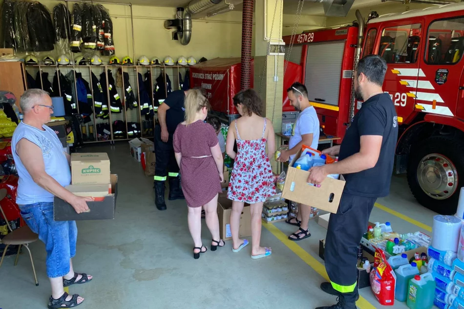 Wielka mobilizacja mieszkańców gminy. Strażacy zawieźli dary dla pogorzelców - zdjęcie 7