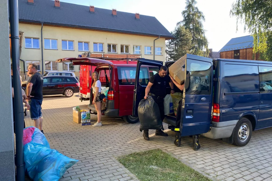 Wielka mobilizacja mieszkańców gminy. Strażacy zawieźli dary dla pogorzelców - zdjęcie 10
