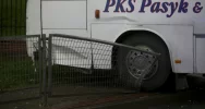 Zderzenie samochodu z autobusem. Są ranni - zdjęcie 3