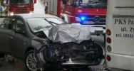Zderzenie samochodu z autobusem. Są ranni - zdjęcie 4