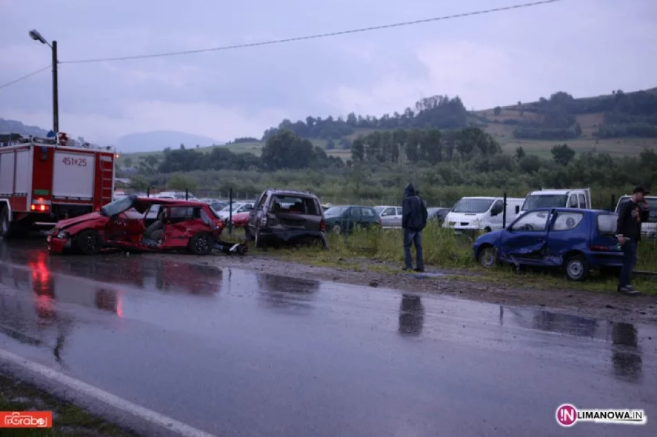 Honda uderzyła w zaparkowane samochody - zdjęcie 3