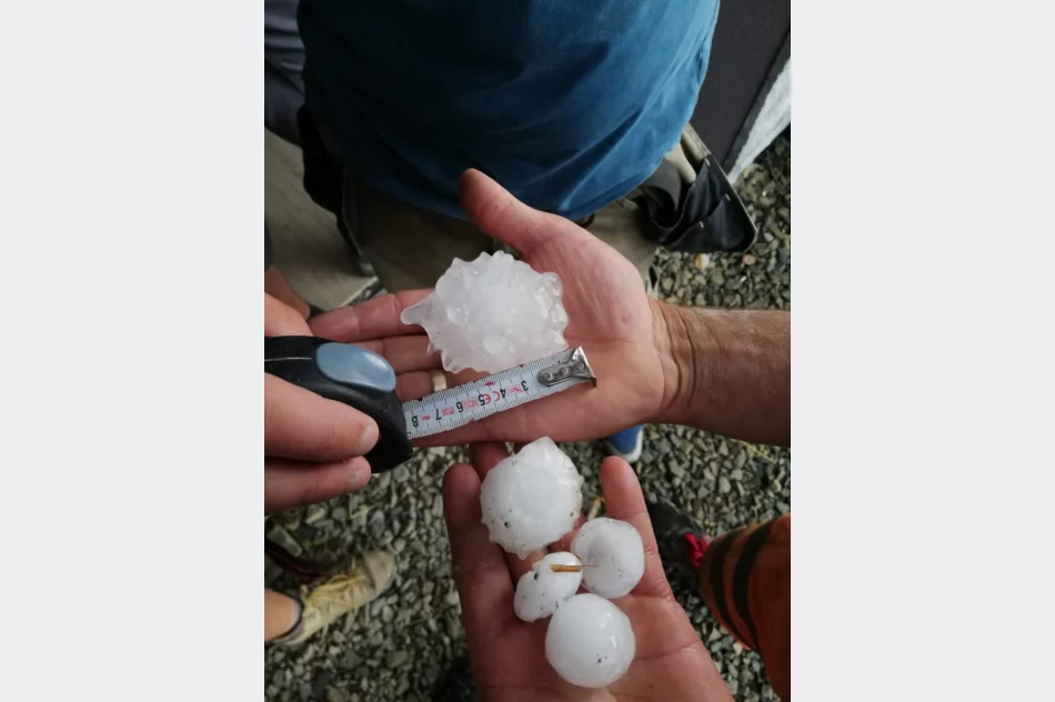 Superkomórka burzowa nad Limanowszczyzną - ogromne kule gradowe. W Koniuszowej trąba powietrzna - zdjęcie 5