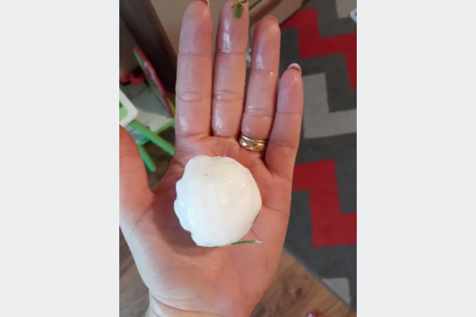 Superkomórka burzowa nad Limanowszczyzną - ogromne kule gradowe. W Koniuszowej trąba powietrzna - zdjęcie 8