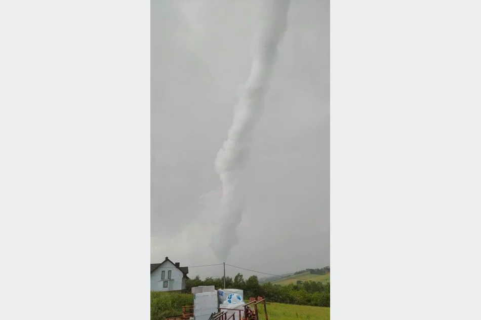 Superkomórka burzowa nad Limanowszczyzną - ogromne kule gradowe. W Koniuszowej trąba powietrzna - zdjęcie 10