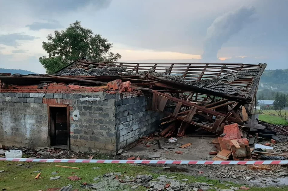 Trąba powietrzna (flimy). Uszkodzonych 39 budynków mieszkalnych - zdjęcie 6