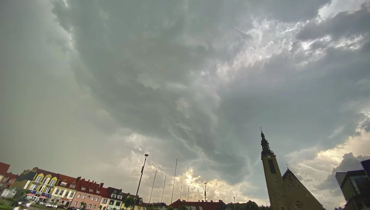 ​Ostrzeżenia meteorologiczne dla Powiatu Limanowskiego: upał i burze