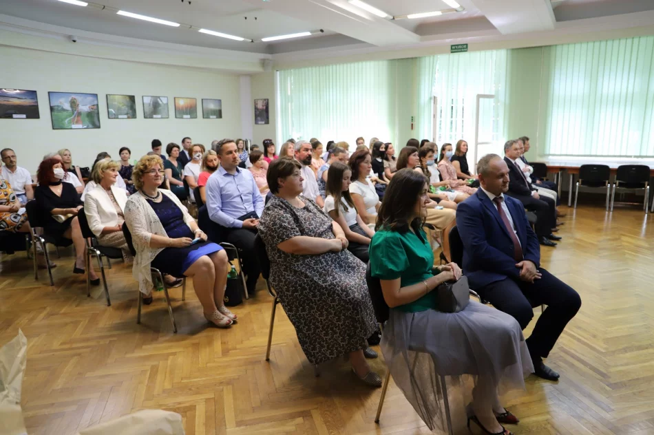 Nagrodzono najlepszych uczniów w roku szkolnym 2020/2021 - zdjęcie 4