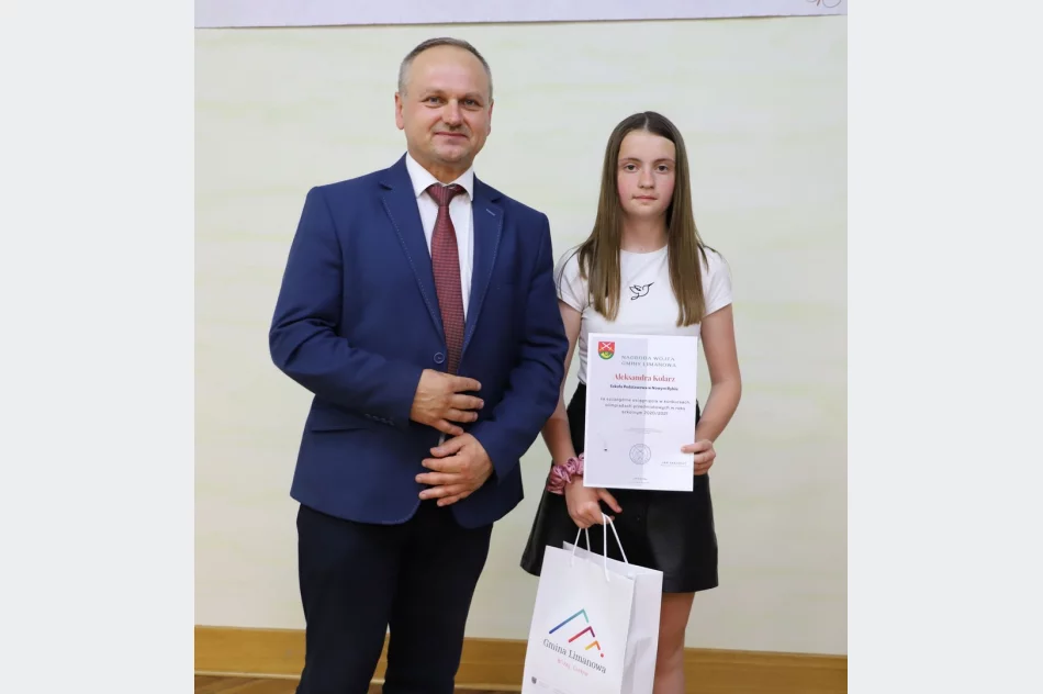 Nagrodzono najlepszych uczniów w roku szkolnym 2020/2021 - zdjęcie 8