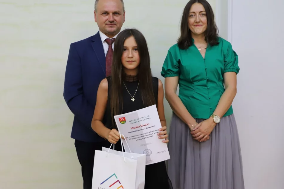 Nagrodzono najlepszych uczniów w roku szkolnym 2020/2021 - zdjęcie 10