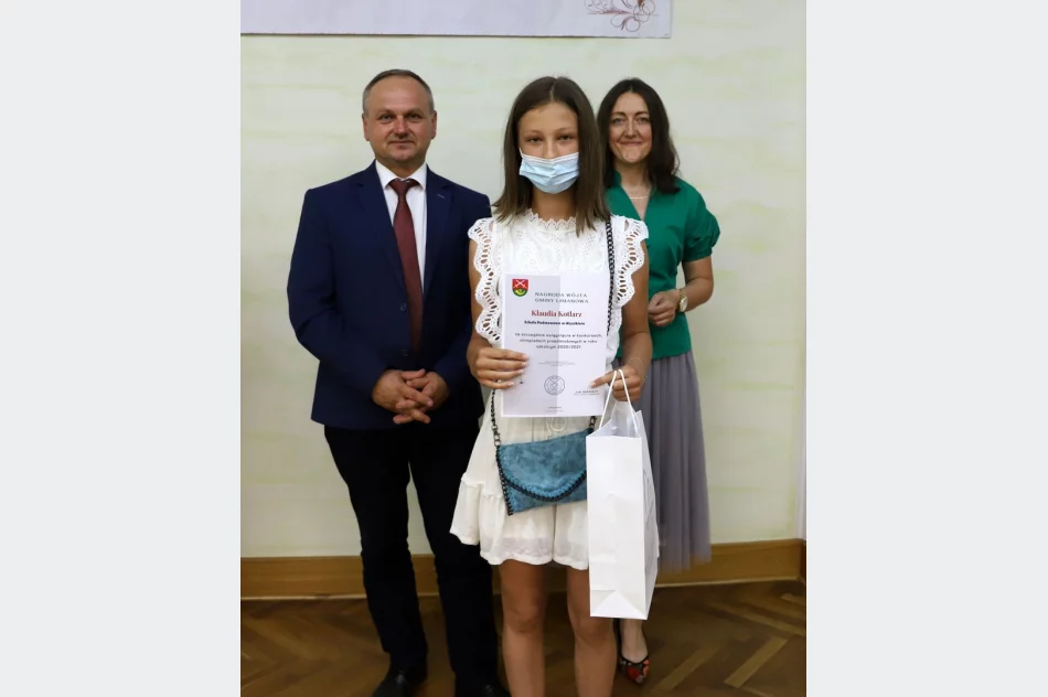 Nagrodzono najlepszych uczniów w roku szkolnym 2020/2021 - zdjęcie 12