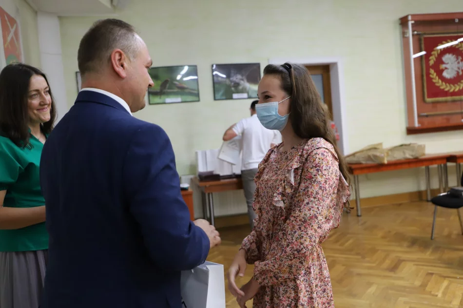 Nagrodzono najlepszych uczniów w roku szkolnym 2020/2021 - zdjęcie 13