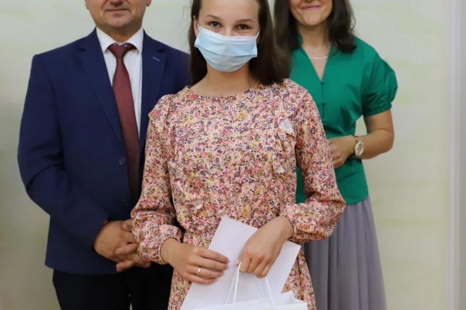 Nagrodzono najlepszych uczniów w roku szkolnym 2020/2021 - zdjęcie 14