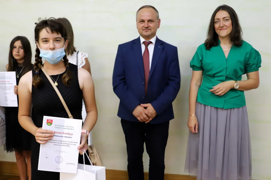 Nagrodzono najlepszych uczniów w roku szkolnym 2020/2021 - zdjęcie 16