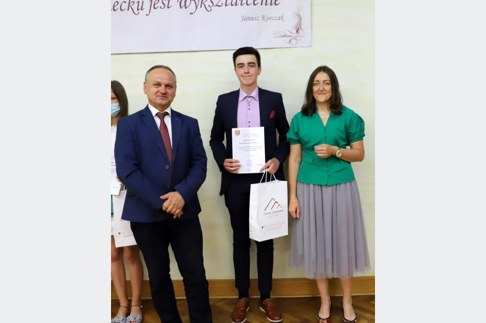 Nagrodzono najlepszych uczniów w roku szkolnym 2020/2021 - zdjęcie 19
